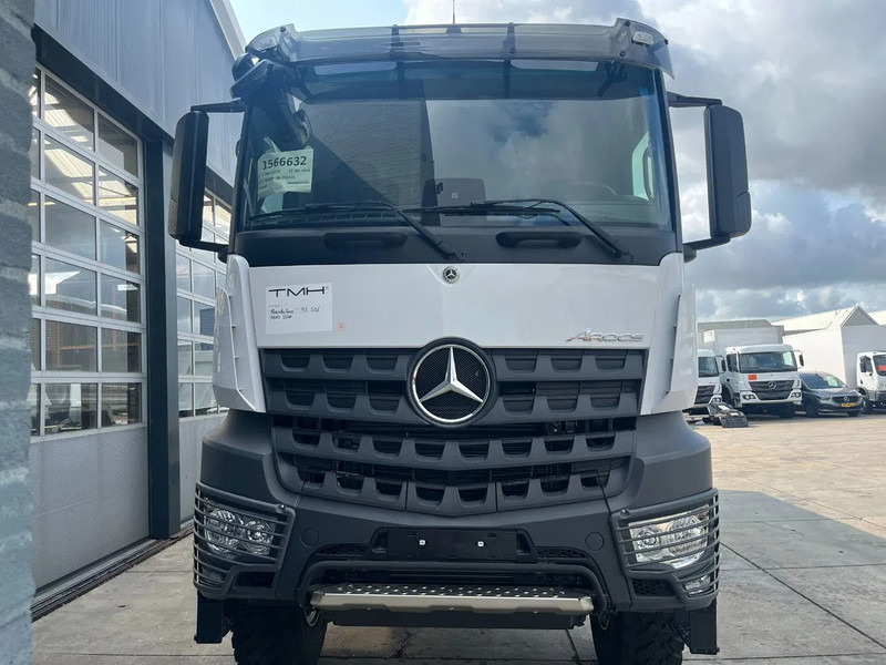 Mercedes-Benz Arocs 3340 A 6x6 Cargo Truck - Camion à rideaux coulissants: photos 4 Mercedes-Benz Arocs 3340 A 6x6 Cargo Truck - Camion à rideaux coulissants: photos 4