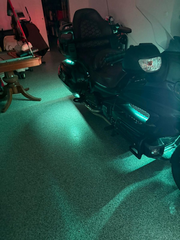 Motocyclette Honda GL1800 SC47*Krossline*Audio*Wilbers*SR Racing: photos 12 Motocyclette Honda GL1800 SC47*Krossline*Audio*Wilbers*SR Racing: photos 12