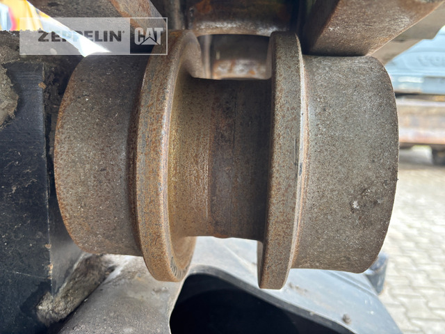 Pelle sur chenille Cat 336-07C: photos 38