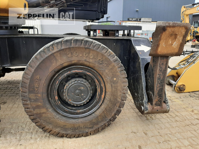 Pelle de manutention Cat MH3040-07A: photos 12