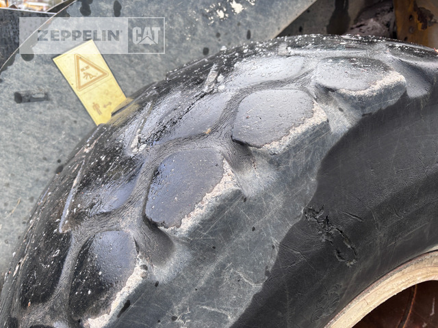 Komatsu WA250 - Chargeuse sur pneus: photos 5 Komatsu WA250 - Chargeuse sur pneus: photos 5