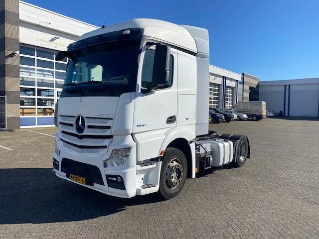 Mercedes-Benz Actros 1840 stream space cabine met spoilers fenders en zonneklep - Tracteur routier: photos 1 Mercedes-Benz Actros 1840 stream space cabine met spoilers fenders en zonneklep - Tracteur routier: photos 1