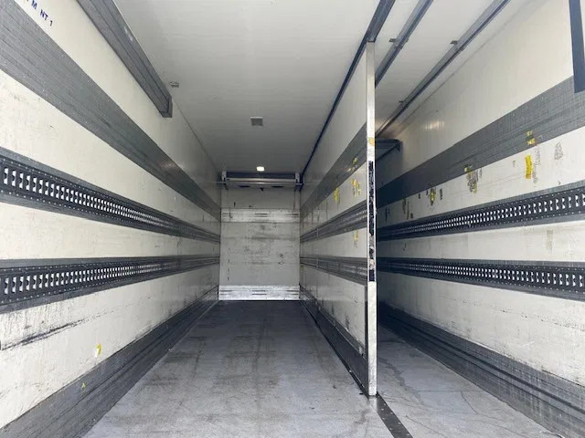 Volvo FM 330 koel vries 2 temperaturen ,CARRIER,met tussenwand, zijdeur en laadklep - Camion frigorifique: photos 4 Volvo FM 330 koel vries 2 temperaturen ,CARRIER,met tussenwand, zijdeur en laadklep - Camion frigorifique: photos 4