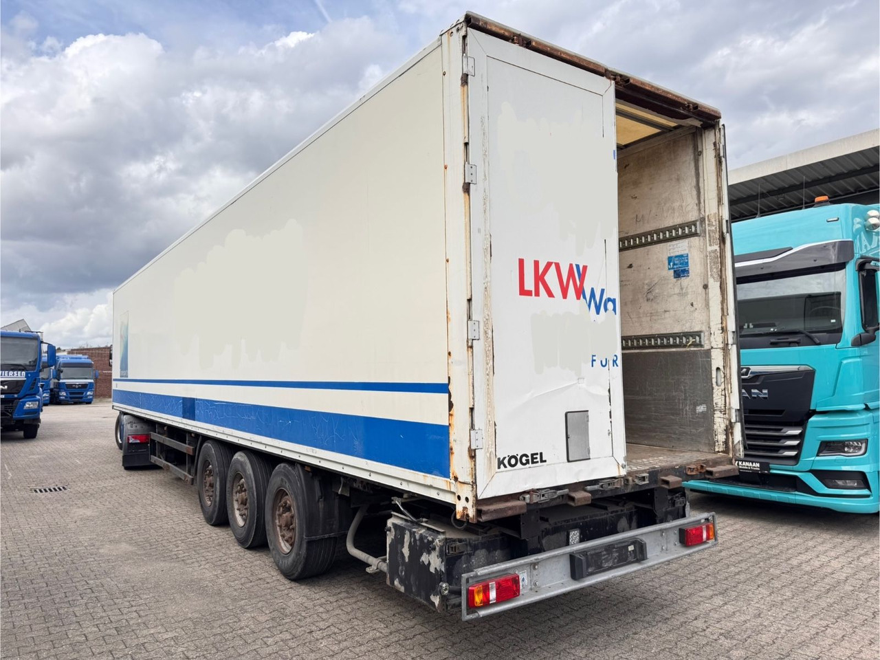 Kögel SPKH 24 Koffer 3-Achser - Semi-remorque fourgon: photos 2 Kögel SPKH 24 Koffer 3-Achser - Semi-remorque fourgon: photos 2