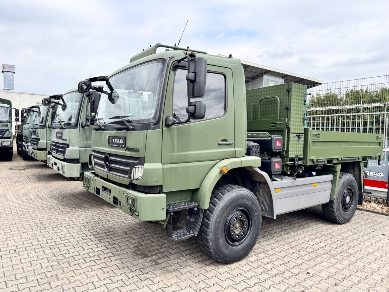 Mercedes-Benz 1018 Atego 4x4 Allrad Miltär Camper Expedition - Camion porte-conteneur/ Caisse mobile: photos 1 Mercedes-Benz 1018 Atego 4x4 Allrad Miltär Camper Expedition - Camion porte-conteneur/ Caisse mobile: photos 1