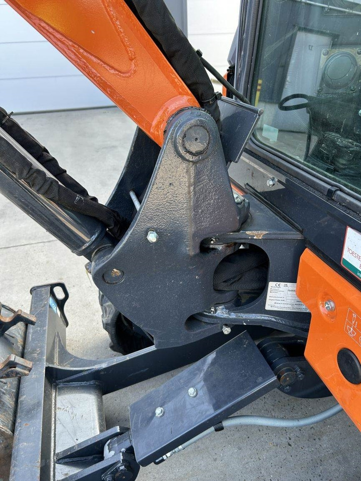 Mini pelle Hitachi ZX26U-6 (9989): photos 9