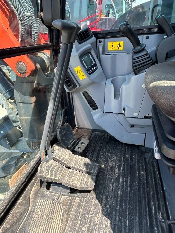 Mini pelle Kubota KX 080-4: photos 17