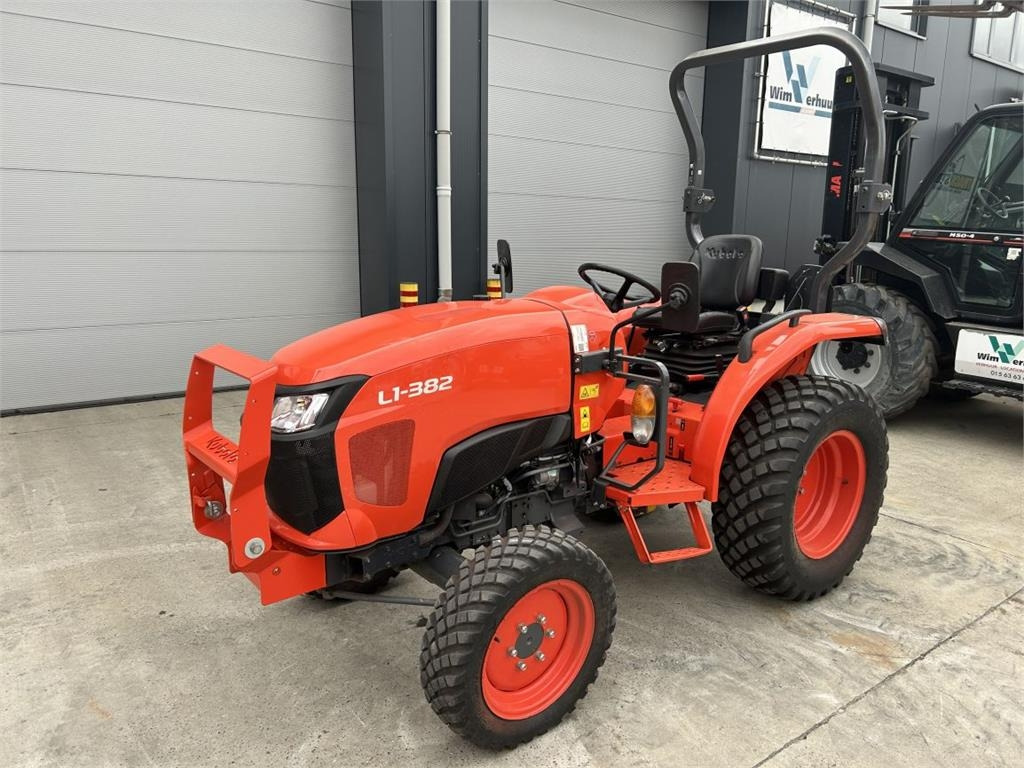Kubota L1-382 (7325)  - Tracteur communal: photos 1 Kubota L1-382 (7325)  - Tracteur communal: photos 1